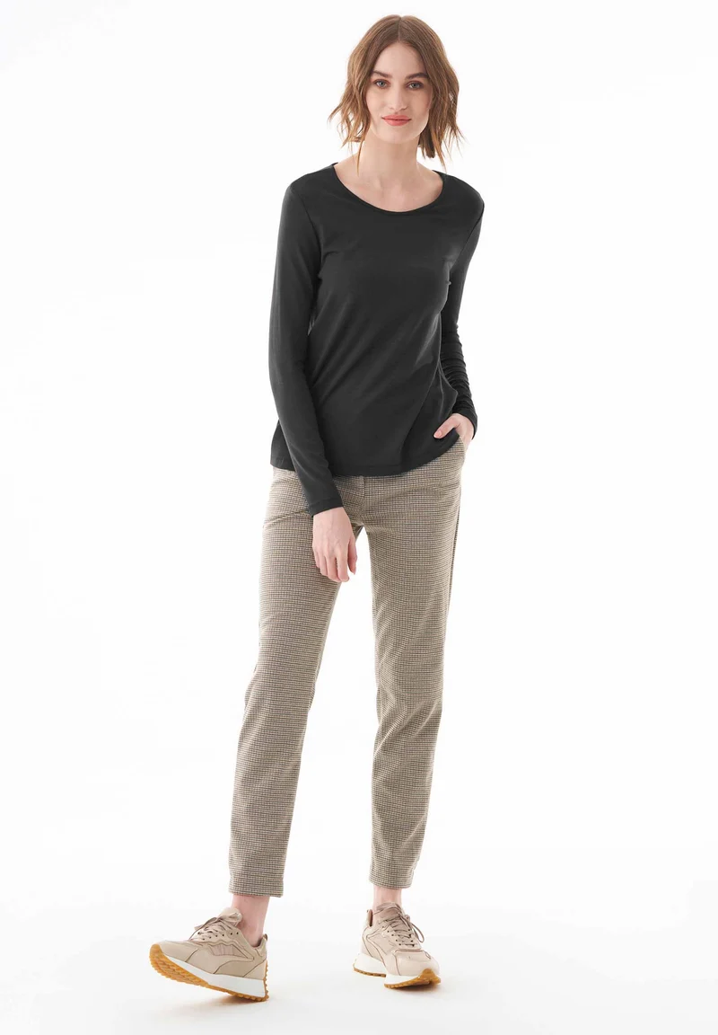 Langarmshirt aus LENZING™ ECOVERO™