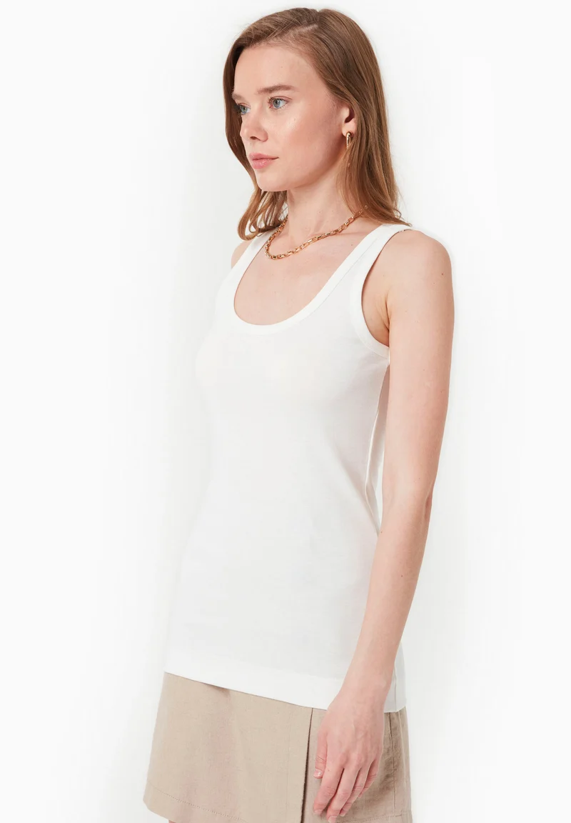 Geripptes Basic Top aus Bio-Baumwolle