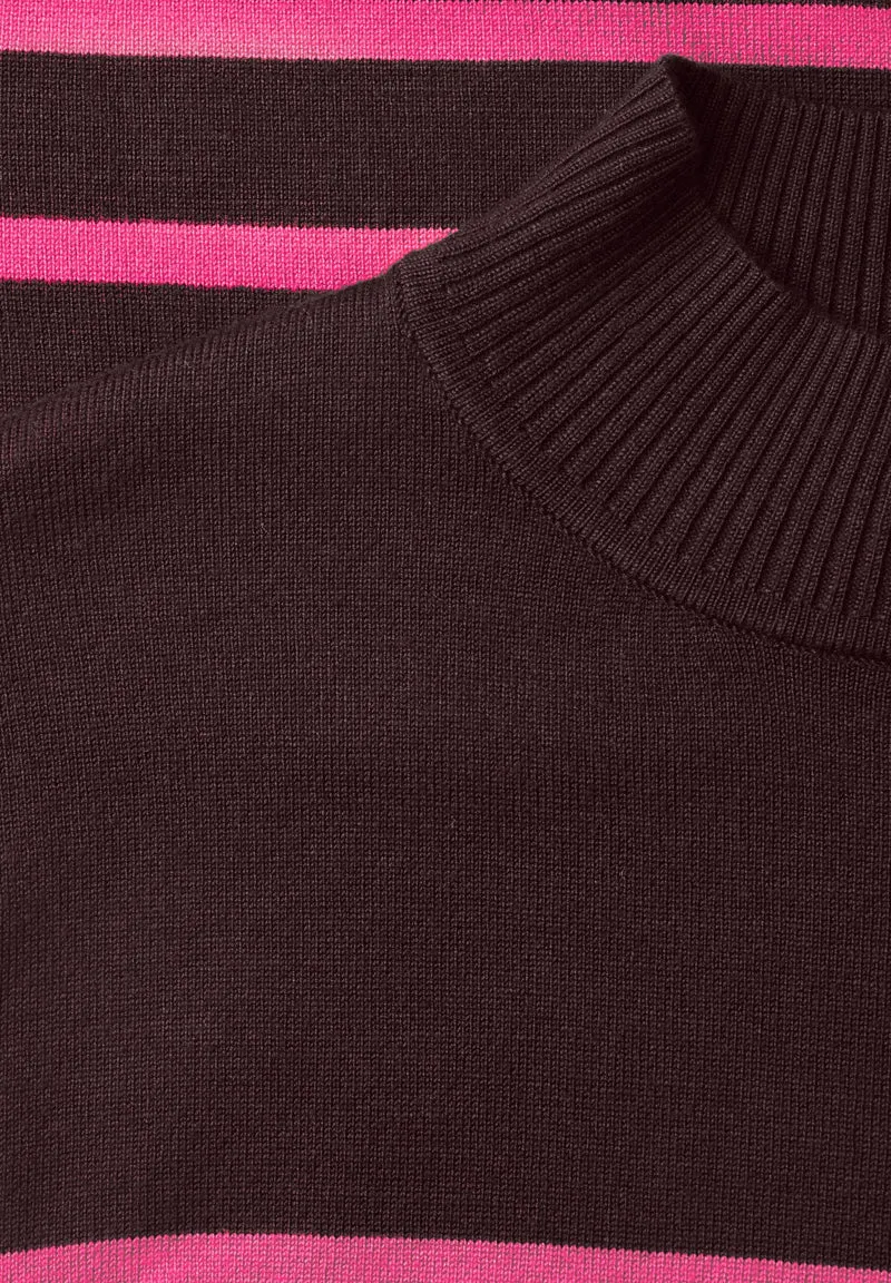 LTD QR Studio_Turtle placed st, russet red