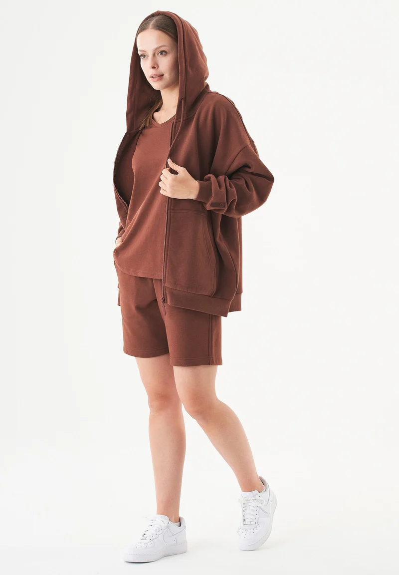 SHEYMA Sweatshorts aus Bio-Baumwolle