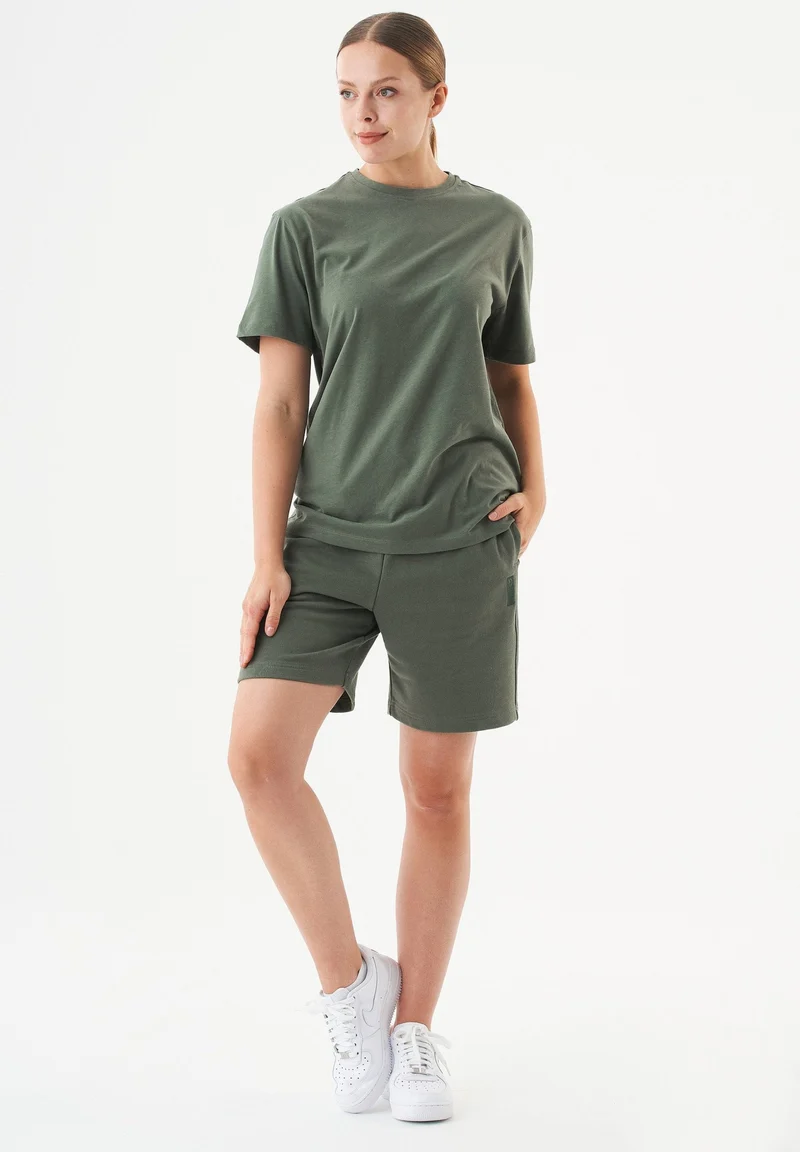 SHEYMA Sweatshorts aus Bio-Baumwolle