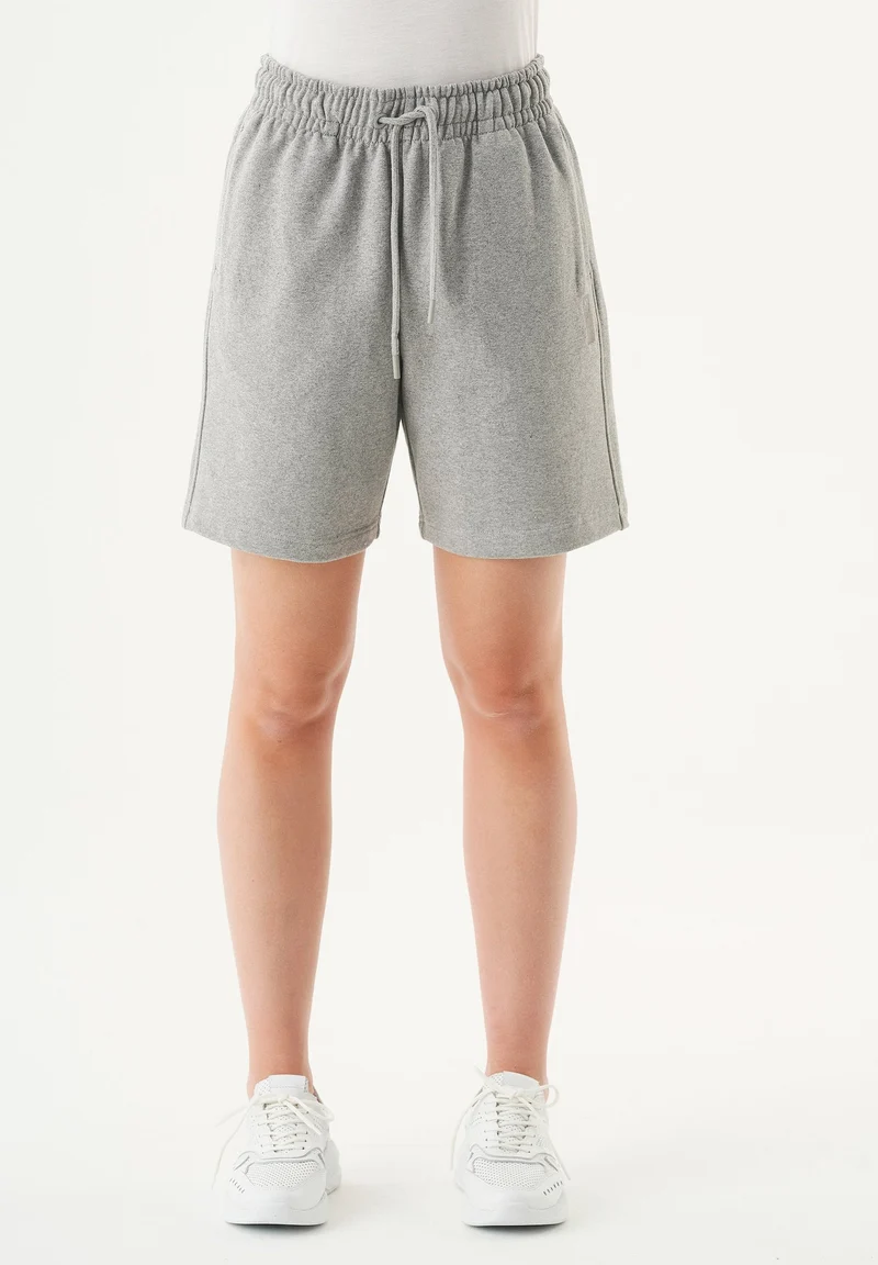 SHEYMA Sweatshorts aus Bio-Baumwolle