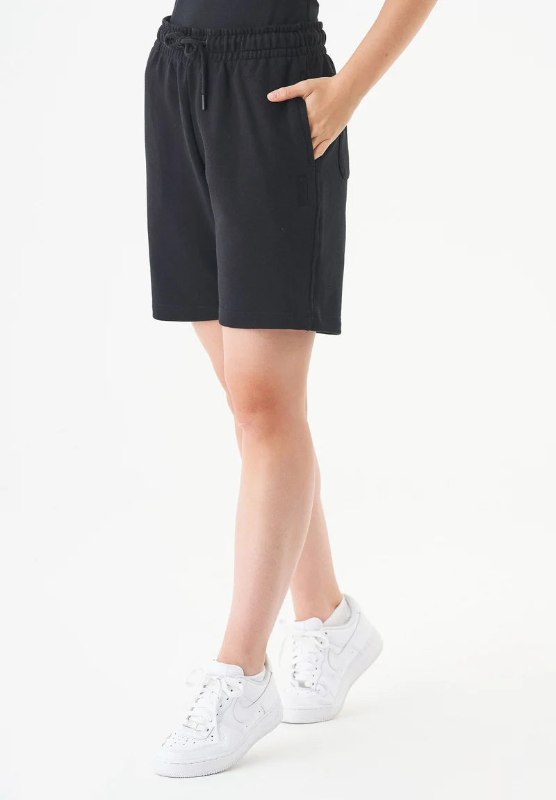 SHEYMA Sweatshorts aus Bio-Baumwolle