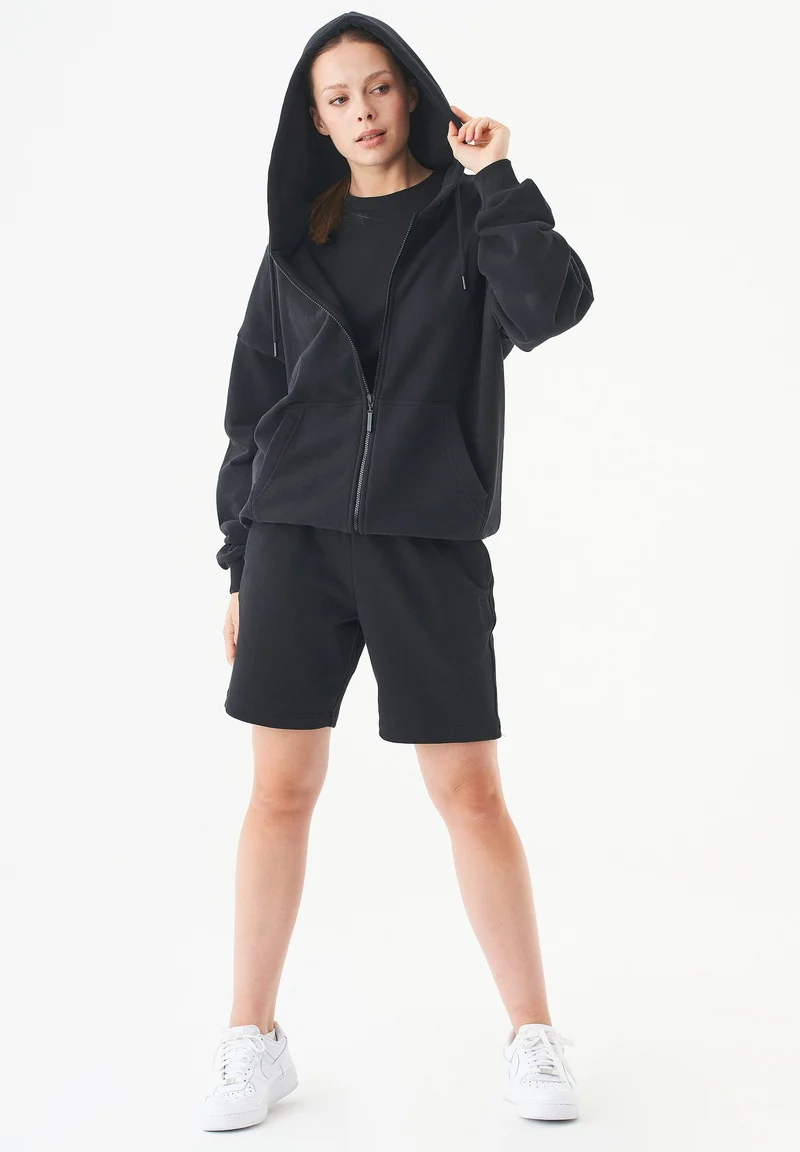 SHEYMA Sweatshorts aus Bio-Baumwolle