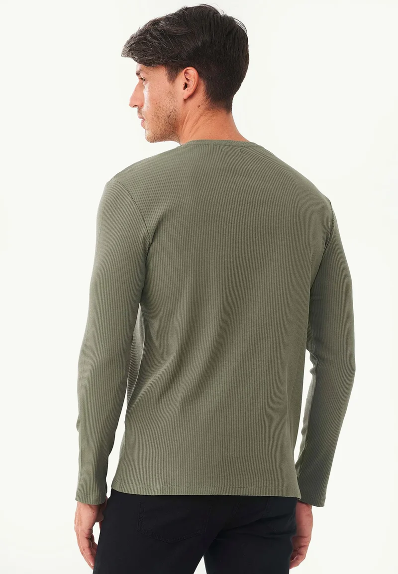 Geripptes Langarmshirt aus Bio-Baumwolle