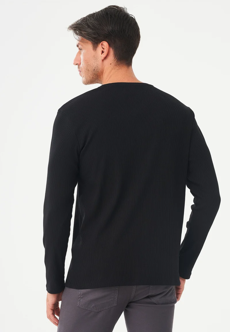 Geripptes Langarmshirt aus Bio-Baumwolle