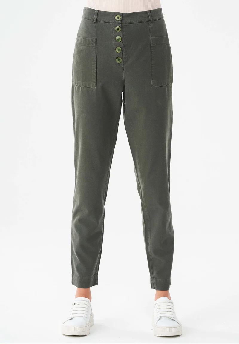 Garment Dyed Hose aus TENCEL™ Lyocell-Mix