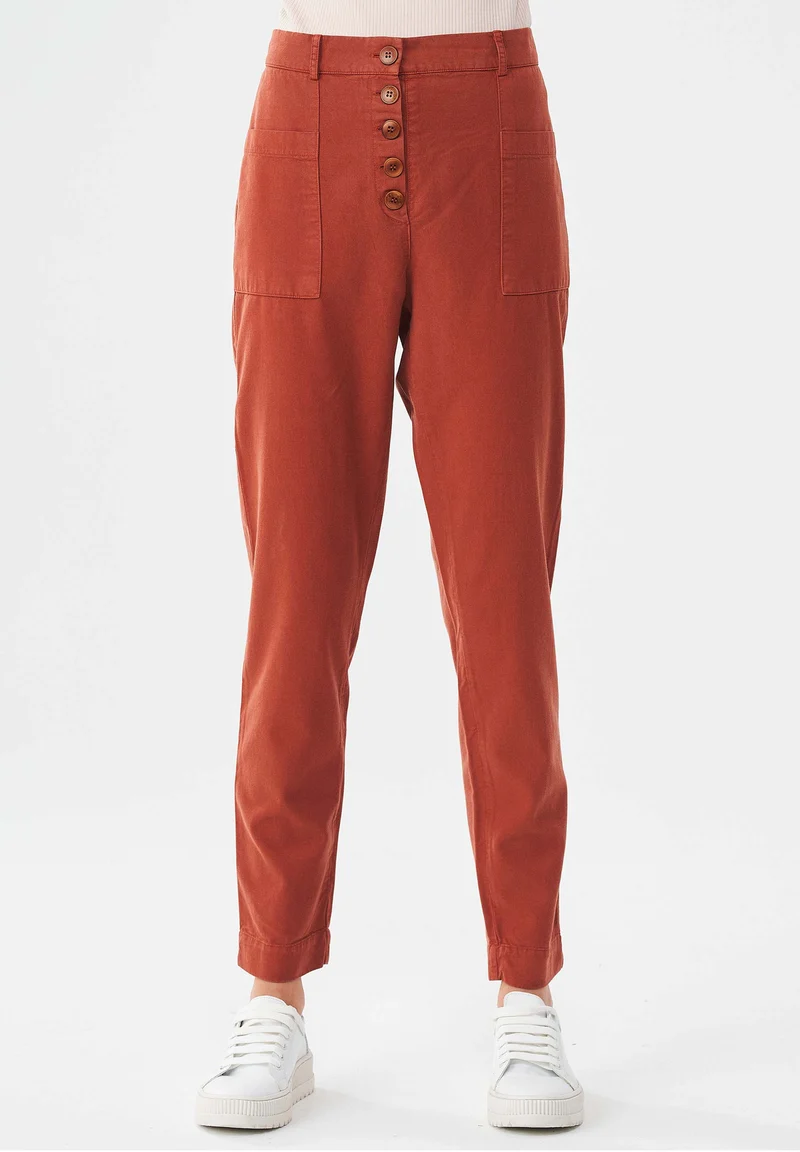 Garment Dyed Hose aus TENCEL™ Lyocell-Mix