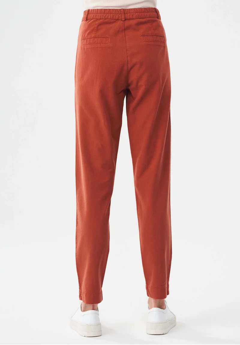 Garment Dyed Hose aus TENCEL™ Lyocell-Mix