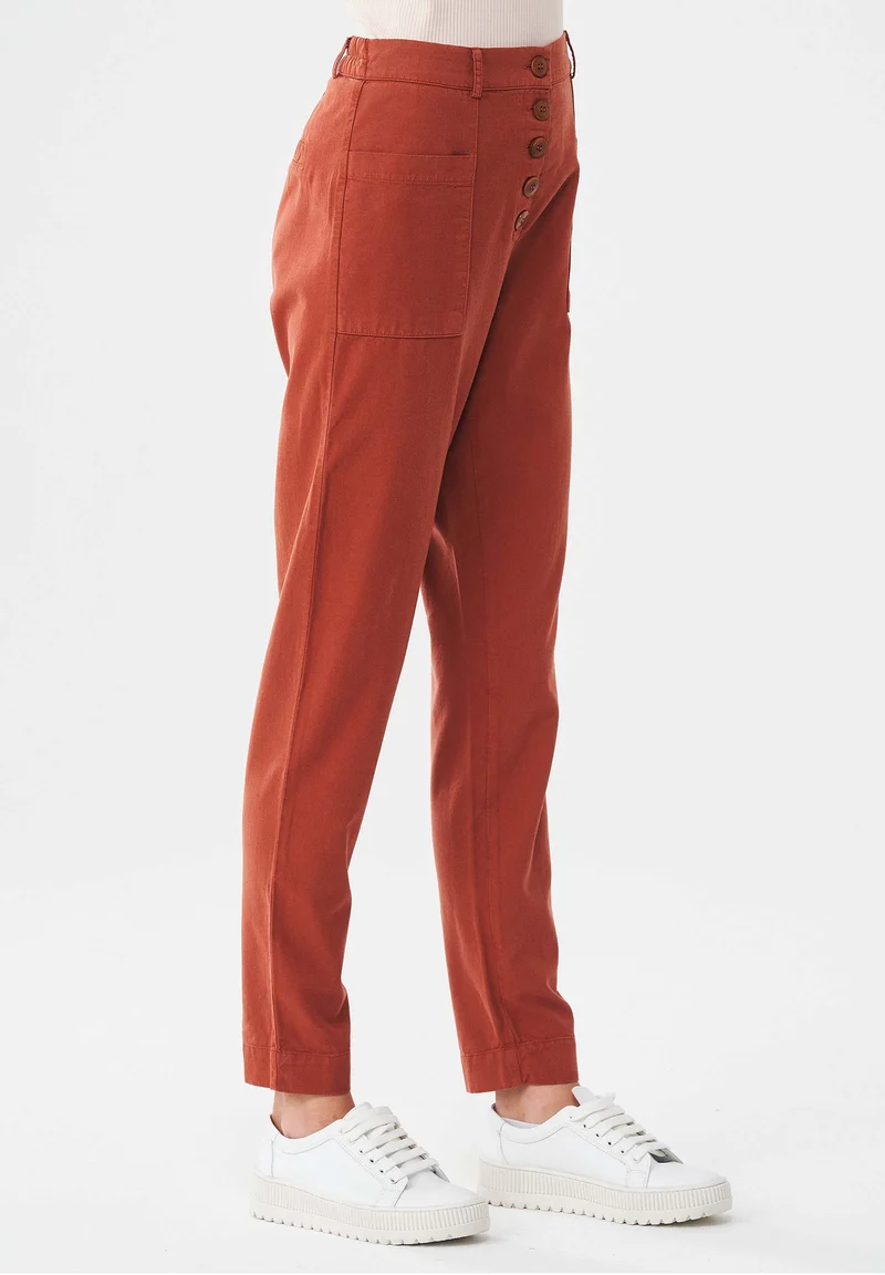 Garment Dyed Hose aus TENCEL™ Lyocell-Mix