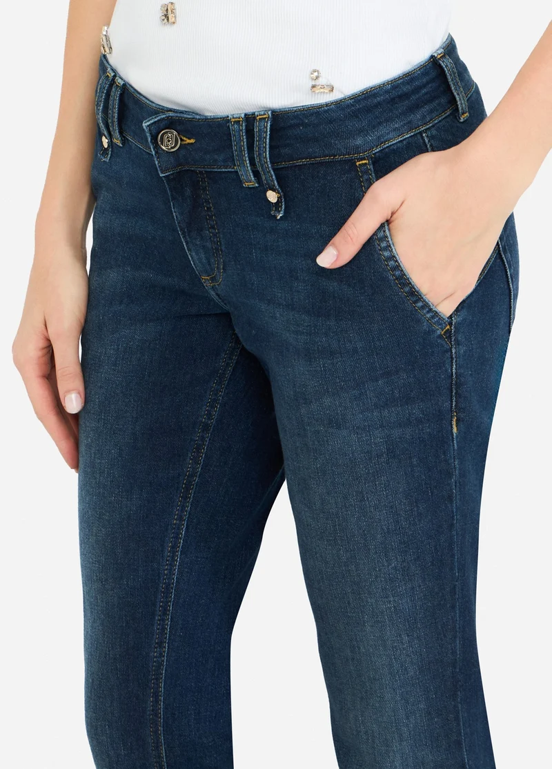 Low-rise bootcut jeans
