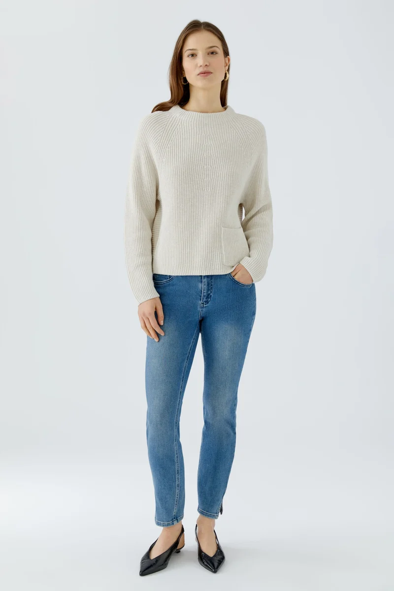 RIYA, offwhite