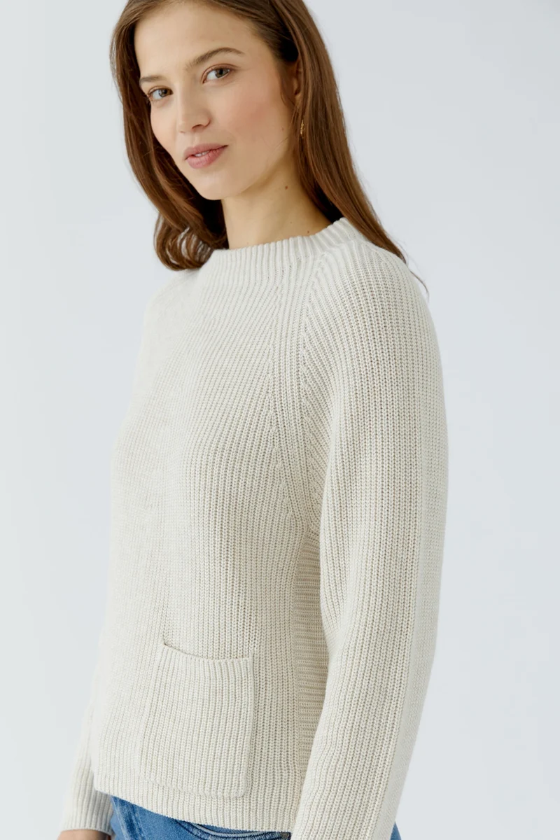RIYA, offwhite