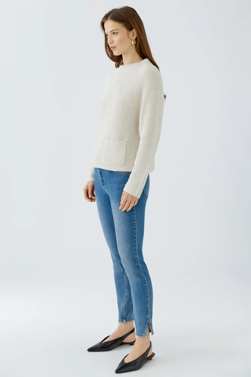 RIYA, offwhite