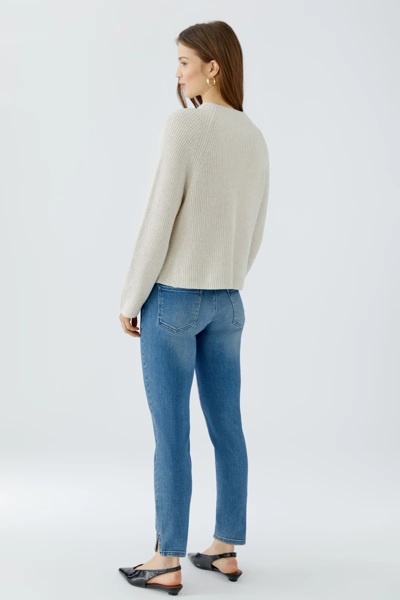 RIYA, offwhite