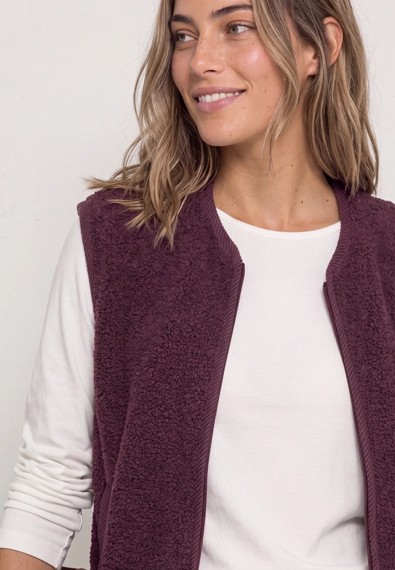 Short Teddy Vest w. Corduroy D, rustic rouge