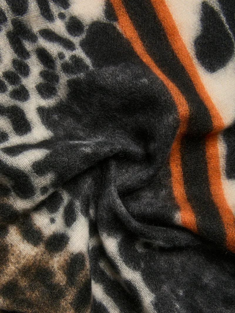 PCJORNA LONG SCARF NOOS BC, Black/ANIMALSTRIPE