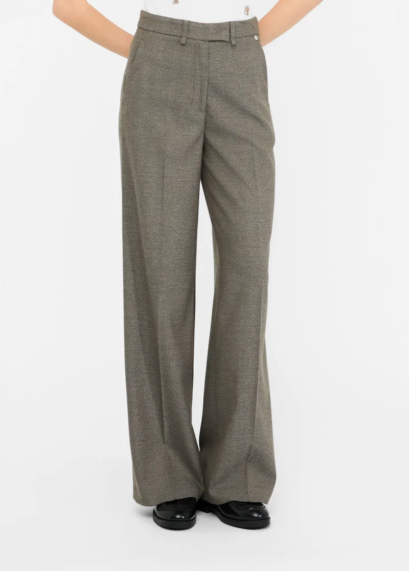 Straight Trousers with Crease