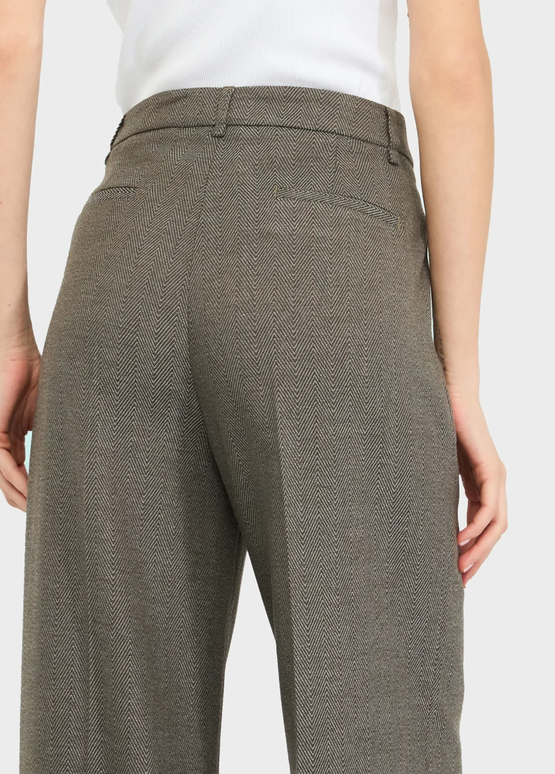 Straight Trousers with Crease