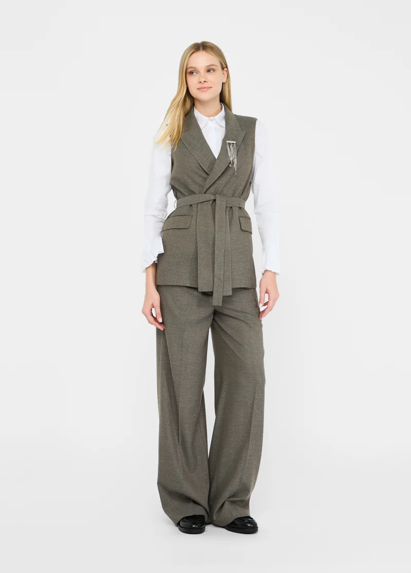 Straight Trousers with Crease