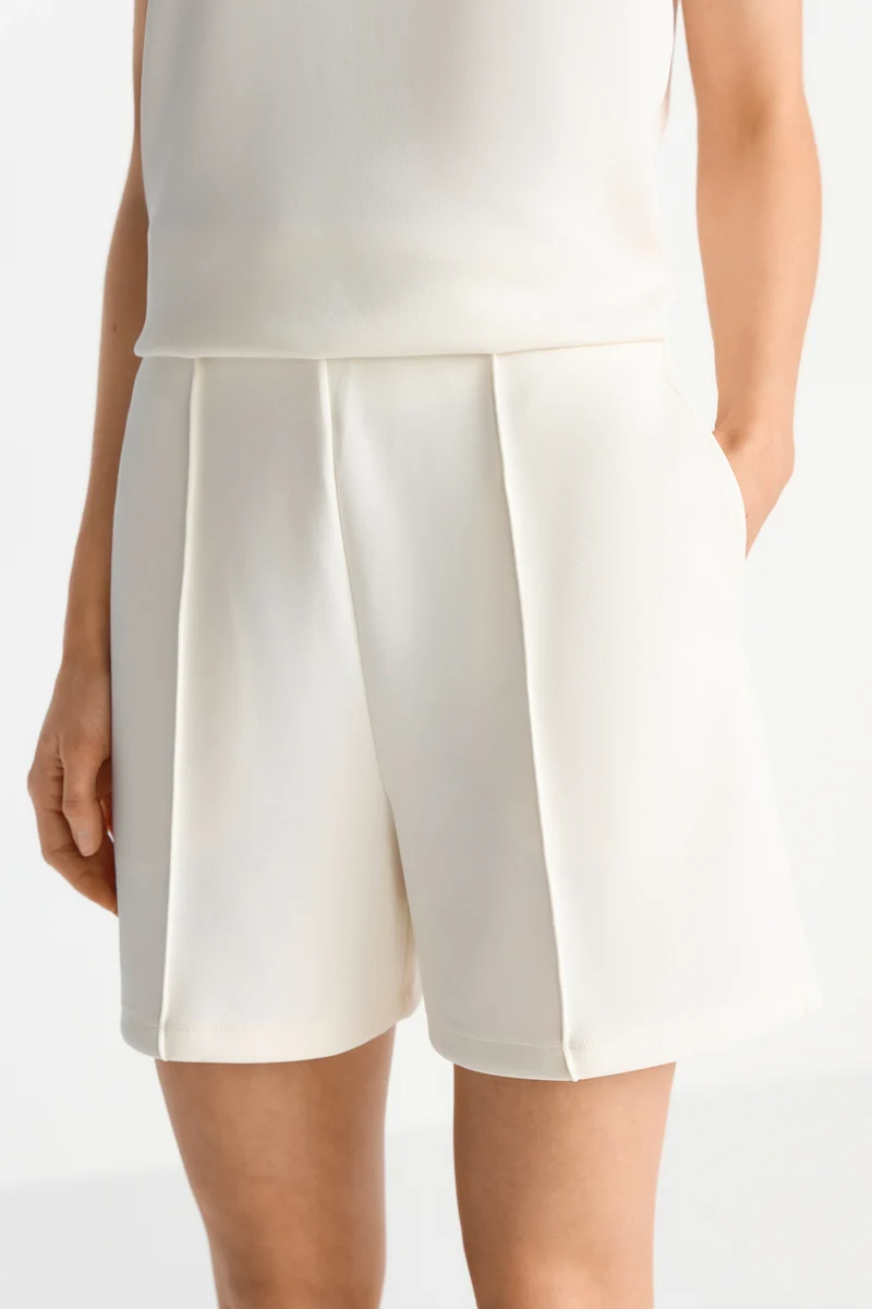 Scuba Shorts, pearl white