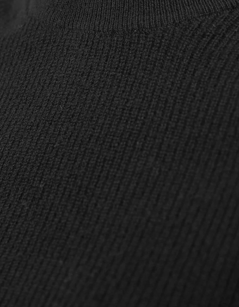 Kurzarm-Kaschmir Pullover mit Cut-Out