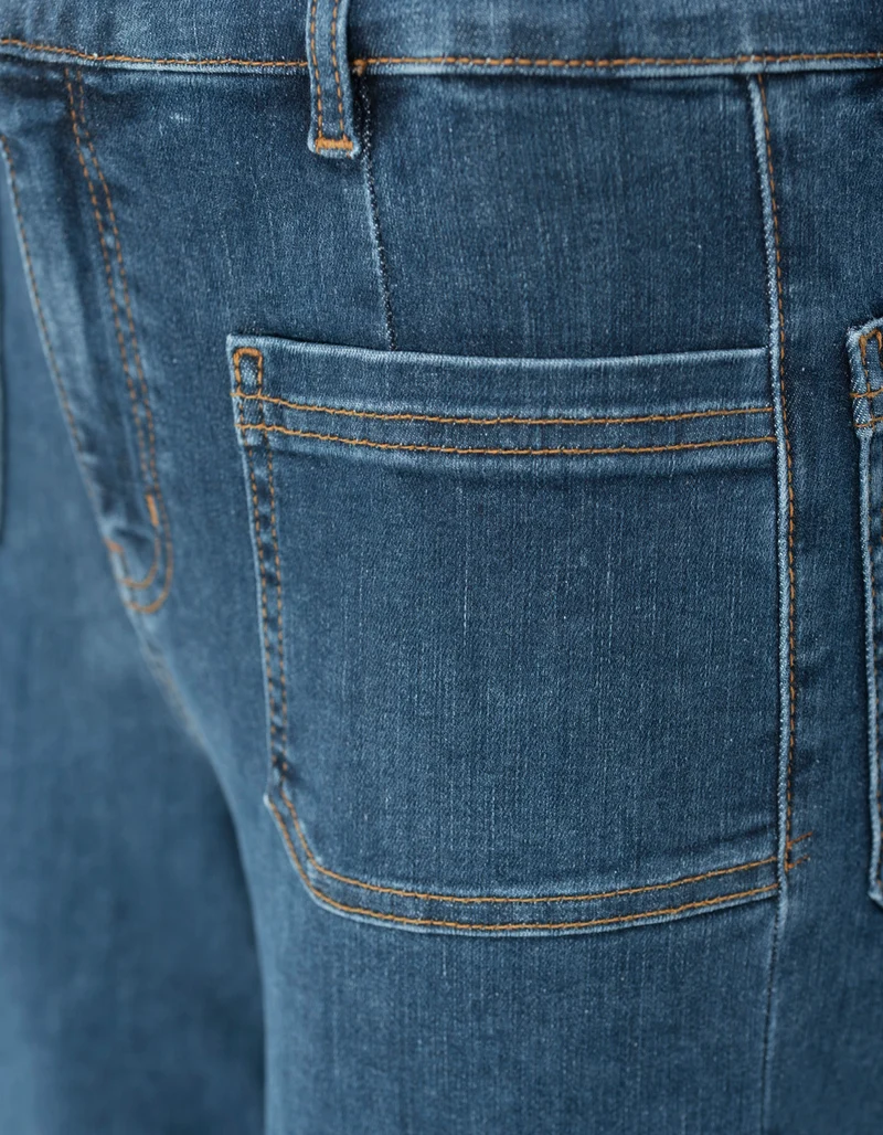 High-Rise Wide-Leg Jeans mit aufgesetzten Taschen