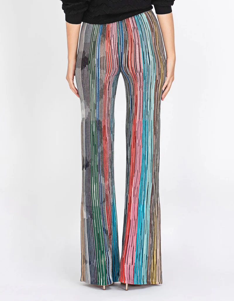 Gemusterte Flare-Leg Feinstrickhose mit Effektgarn