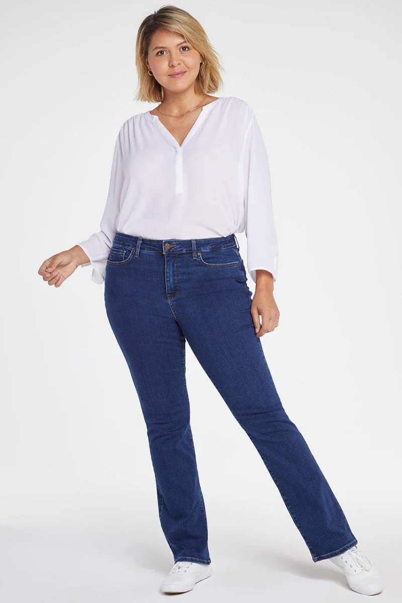 Barbara Bootcut Mittelblau Premium Denim (Plus) | Quinn