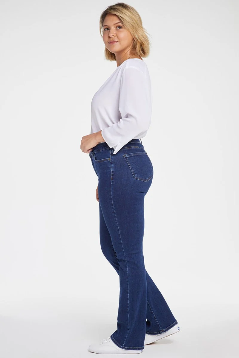 Barbara Bootcut Mittelblau Premium Denim (Plus) | Quinn