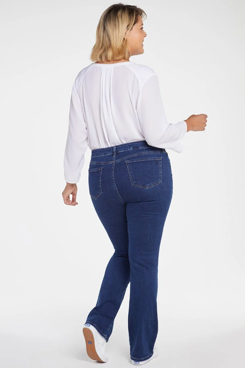 Barbara Bootcut Mittelblau Premium Denim (Plus) | Quinn