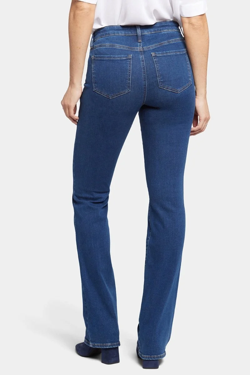 Barbara Bootcut Jeans Mittelblau Premium Denim (Petite) | Quinn