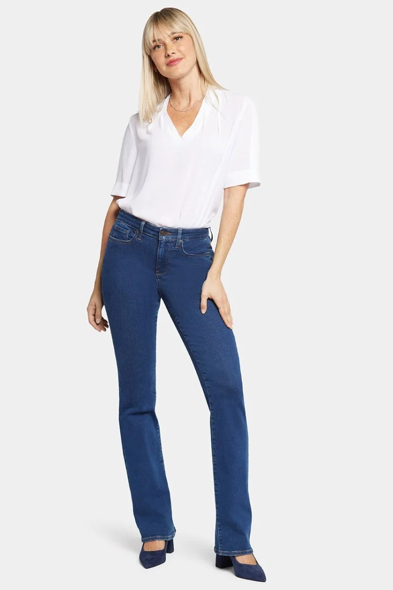 Barbara Bootcut Jeans Mittelblau Premium Denim (Petite) | Quinn