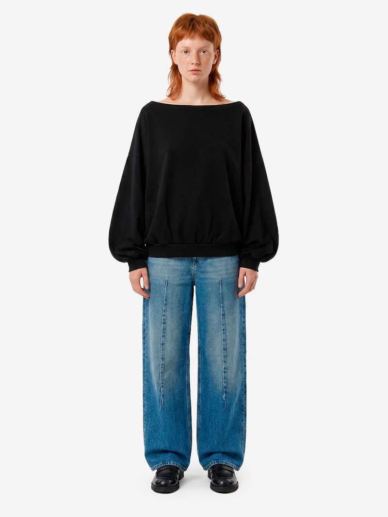 Maglia asimmetrica oversize a spalle scoperte