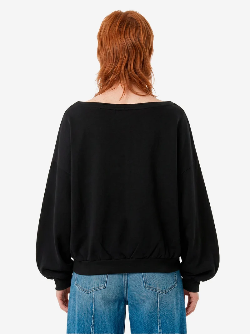 Maglia asimmetrica oversize a spalle scoperte