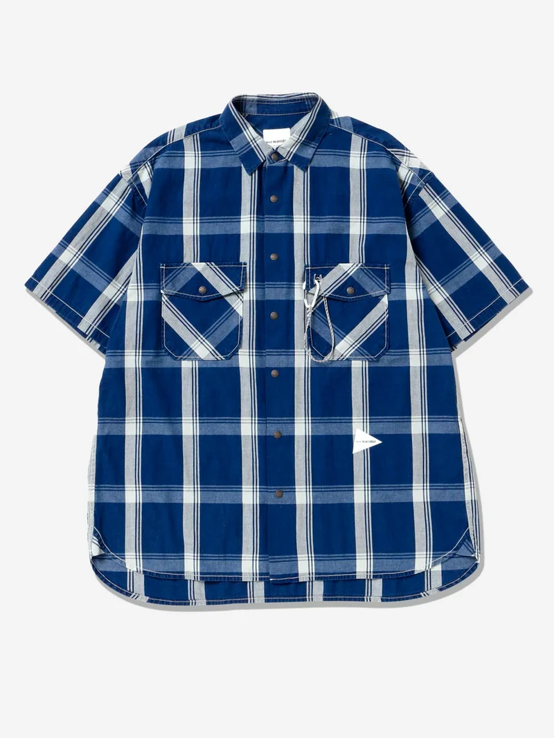 Camicia a manica corta con motivo a quadri indigo e tasche utility