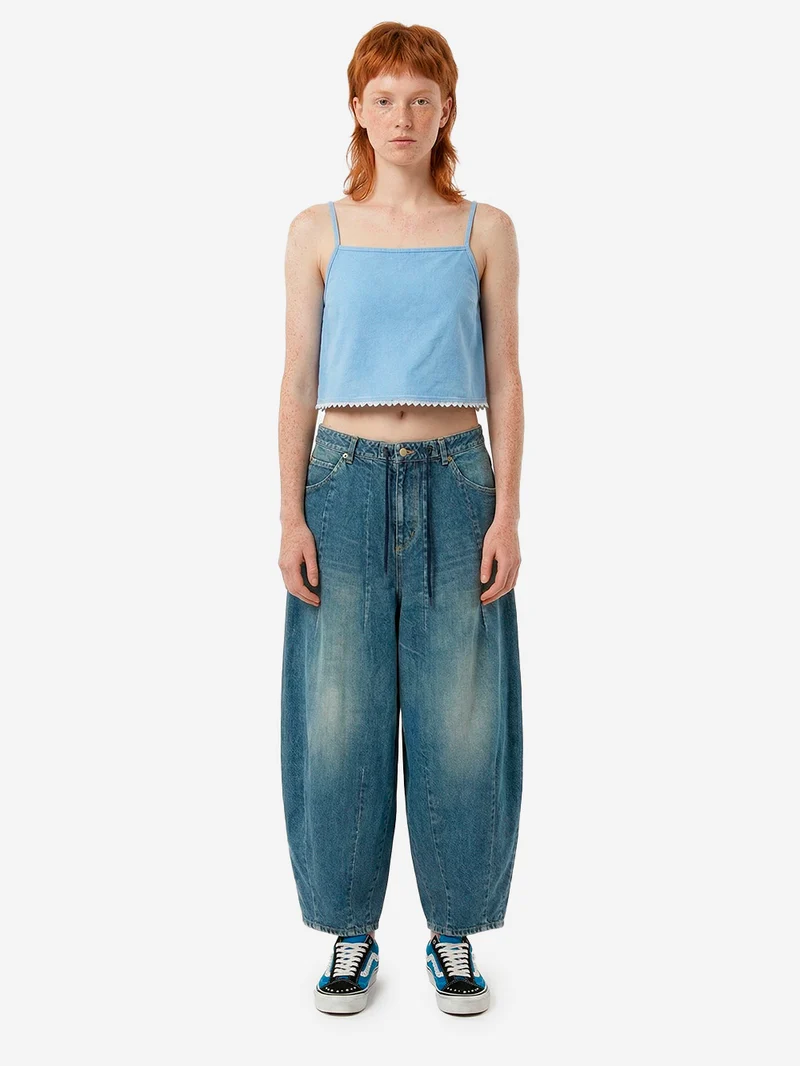 Top cropped azzurro con spalline sottili