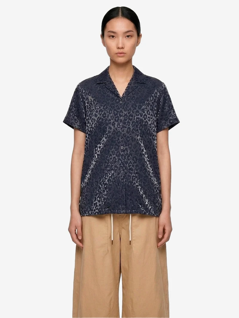 Blusa stile cowboy con maniche francesi e jacquard pitonato blu