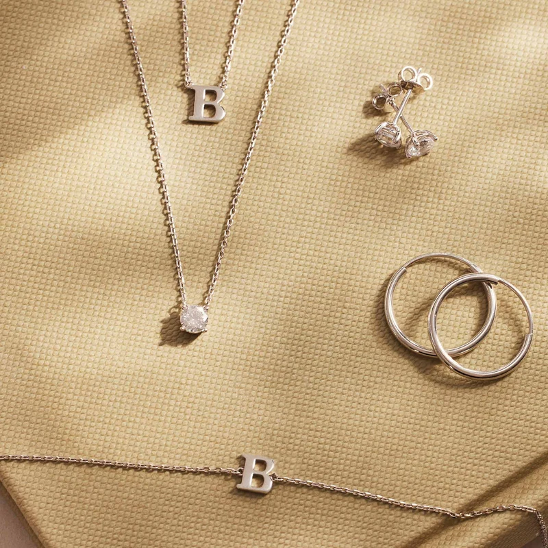 Isabel Bernard Saint Germain Chloé 14 Karat | Weißgold Initiale Halskette IB340061-A