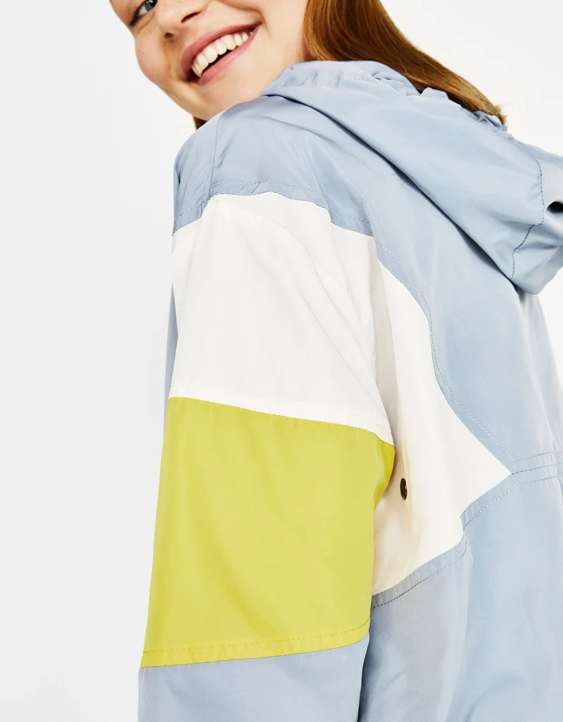 Jacket with pouch pocket