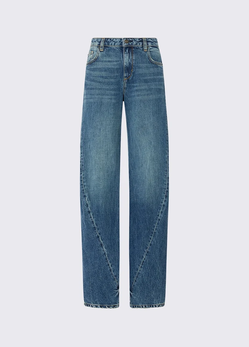 Jeans with asymmetrical seams