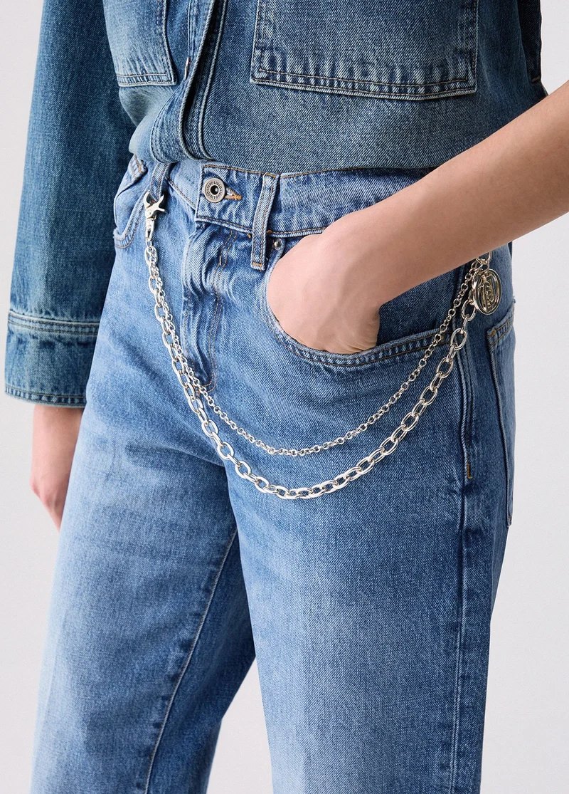Boyfriend jeans with rips