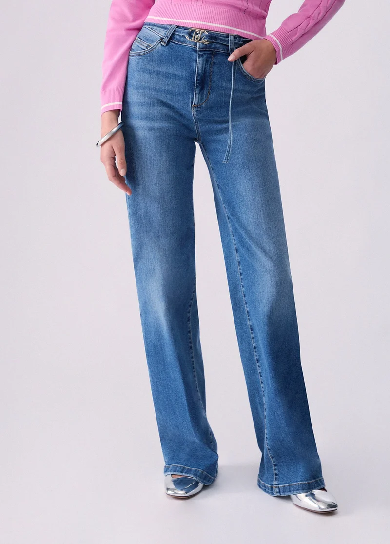 Flare jeans with belt