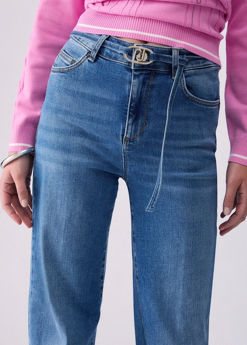 Flare jeans with belt