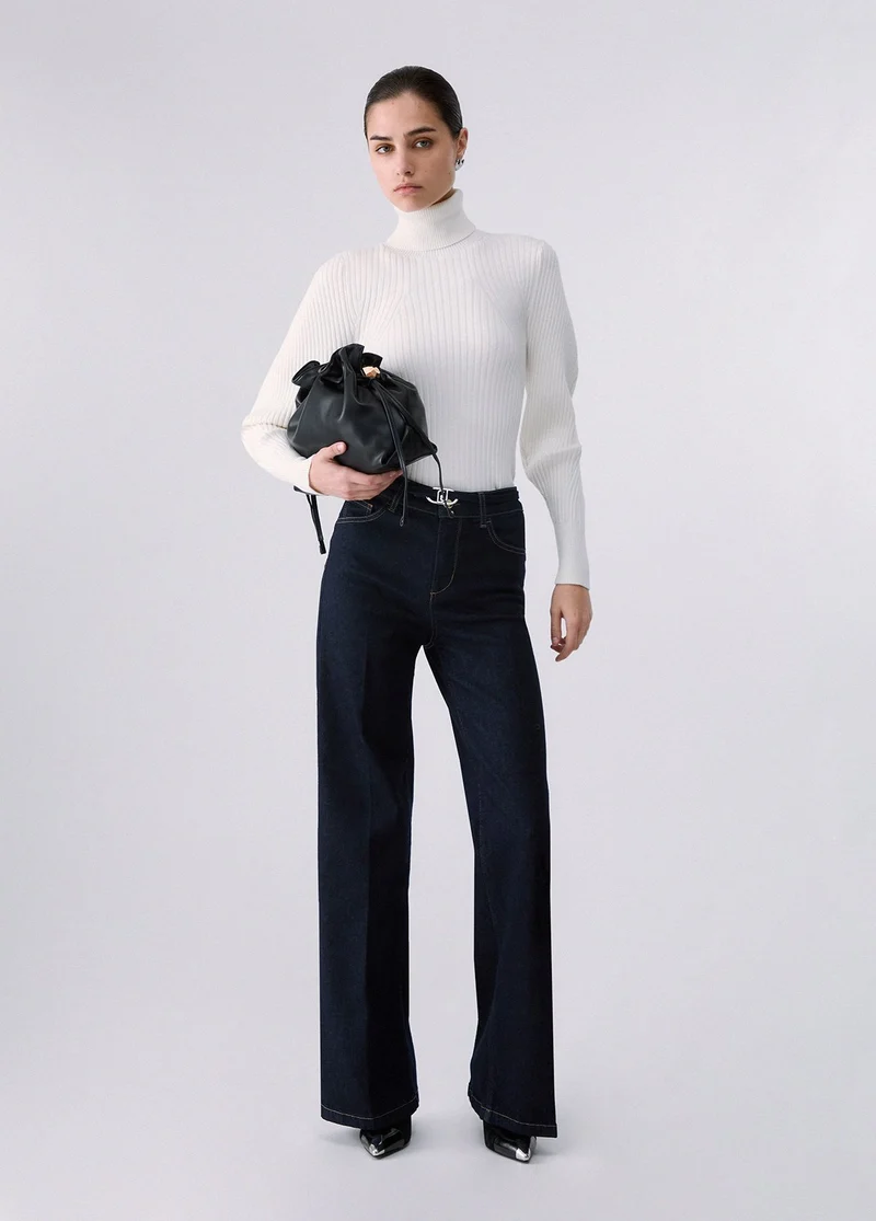 Flare jeans with belt
