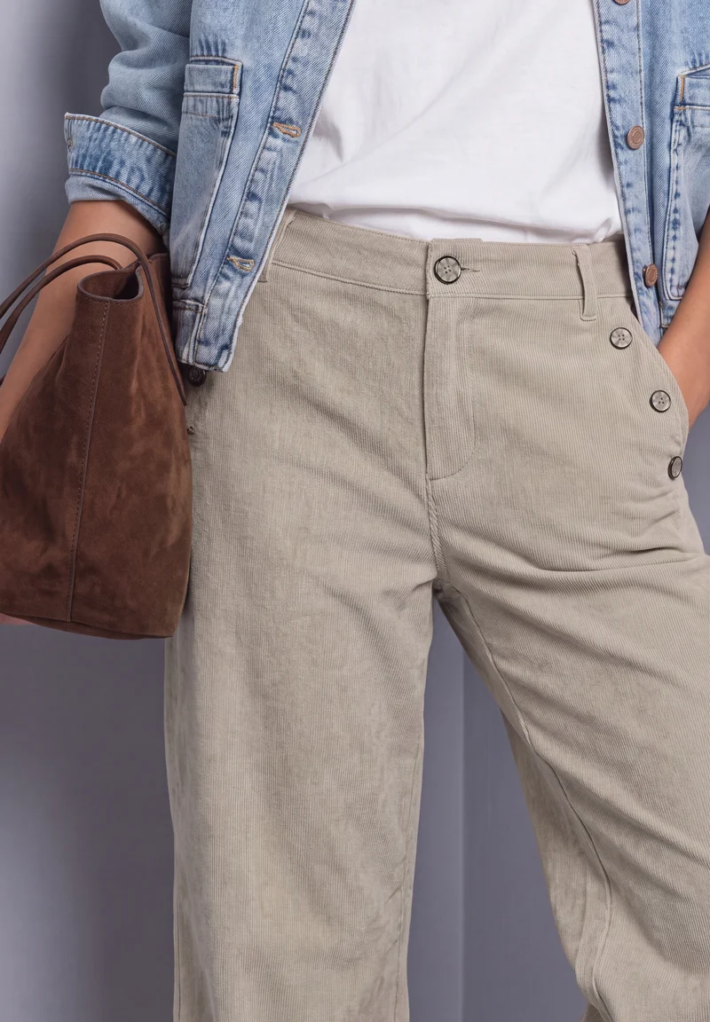 Street One - Mid Waist Straight Leg Hose mit Knöpfen - Farbe: fading sand