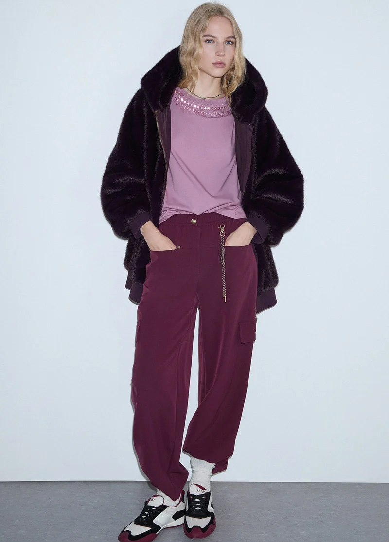 Oversized trousers with charm
