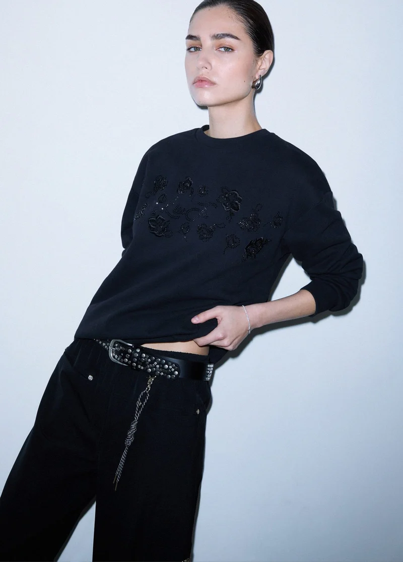 Oversized trousers with charm