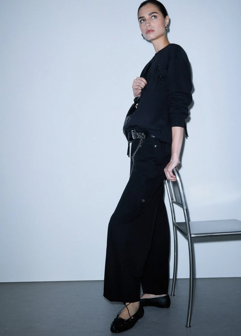 Oversized trousers with charm