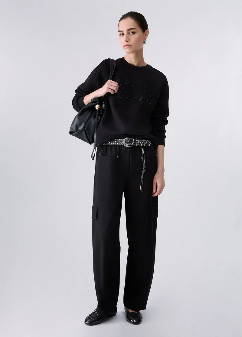 Oversized trousers with charm